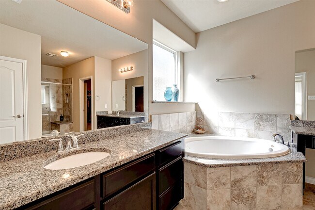 Building Photo - 907 River Delta Ln