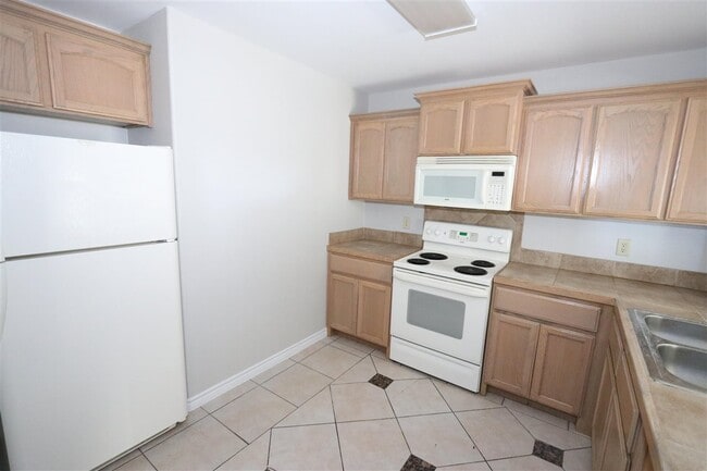 Building Photo - 9804 Cantera Ct