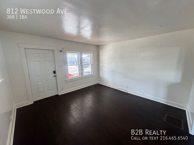 Building Photo - 812 Westwood Ave