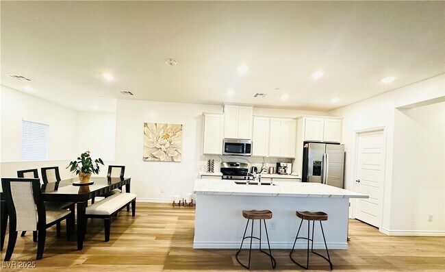 Building Photo - 600 Carriage Hill Dr