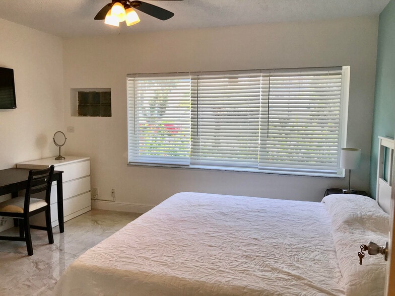 Building Photo - 3221 NE 7th St