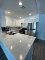 Building Photo - 1406 Santa Margarita St