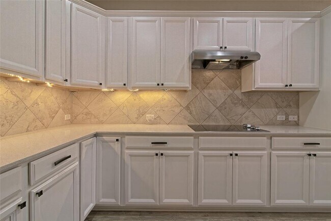 Building Photo - 601 Hummingbird Ln