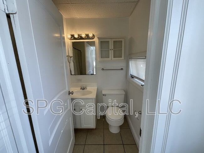 Building Photo - 260 W Jackson St