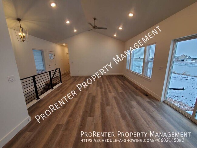 Building Photo - 233 Clair Pl