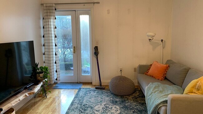 Building Photo - 25 Alpine St