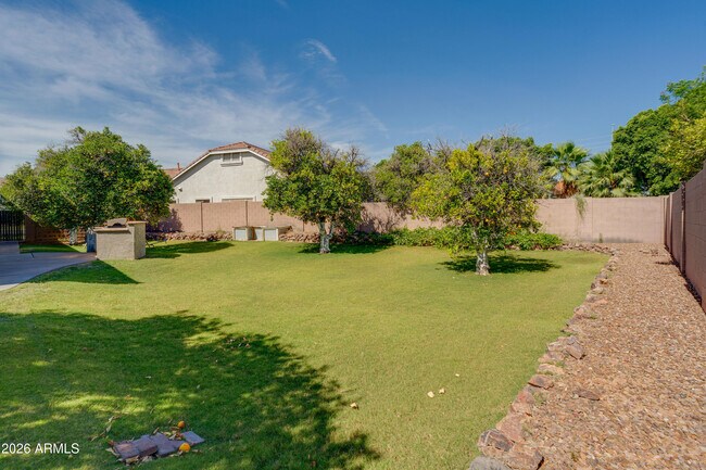 Building Photo - 4335 E Fox Cir