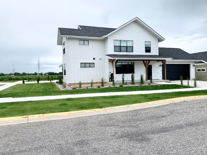 Building Photo - 995 Advance Dr