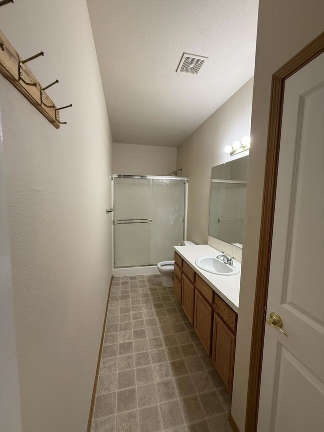 Building Photo - 2117 NE 81st Ave