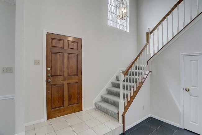 Building Photo - 2102 Gemini St
