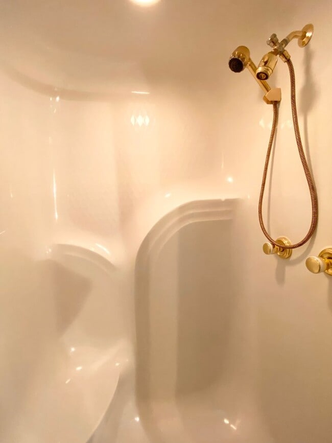 Building Photo - FULLY-FURNISHED GORGEOUS TOWNHOME!