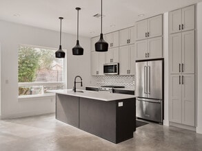 Building Photo - 910 Gullett St