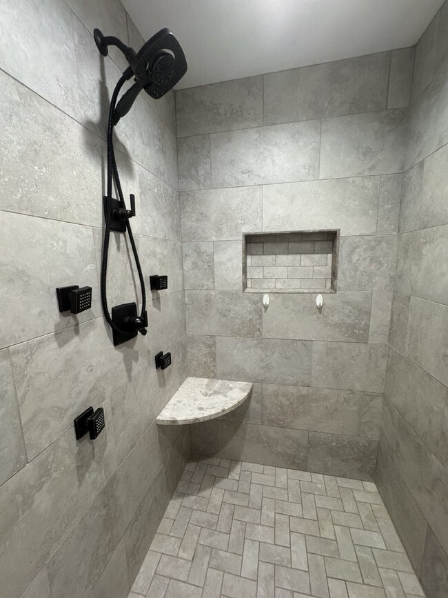 Building Photo - Beautiful Home Available Immediately in Se...
