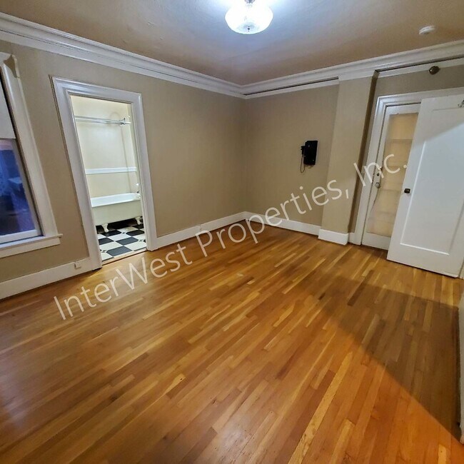 Building Photo - *1ST & 6TH MONTH'S RENT FREE PROMO & NO HOA MOVE IN/OUT FEES* Studio Unit in the Alphabet Dist w/...