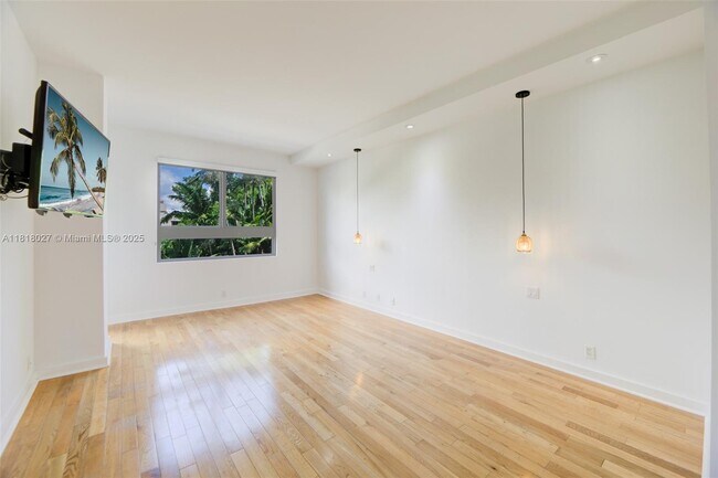 Building Photo - 151 Crandon Blvd