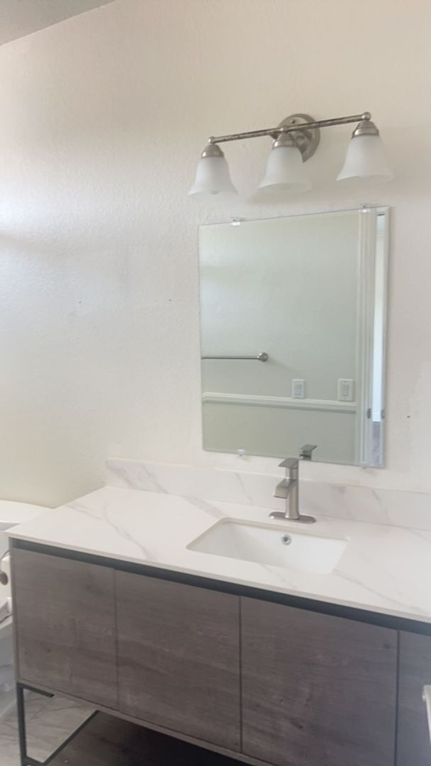 Building Photo - Available Now….large 4 bedroom in Vista, w...