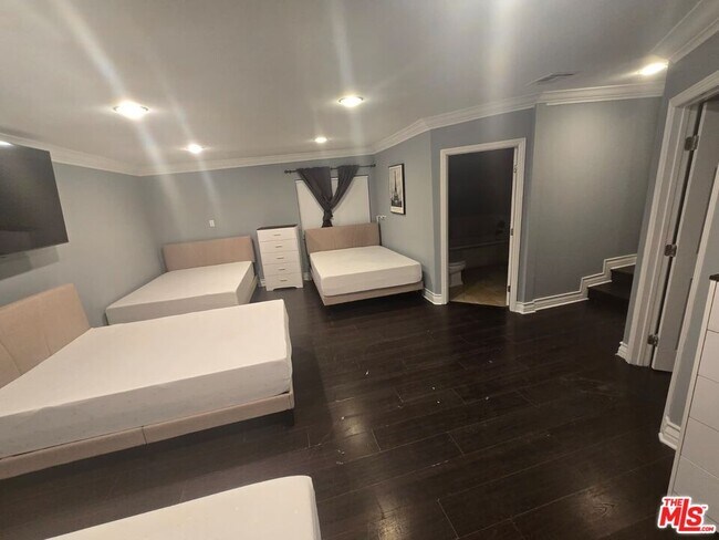 Building Photo - 19150 Topham St