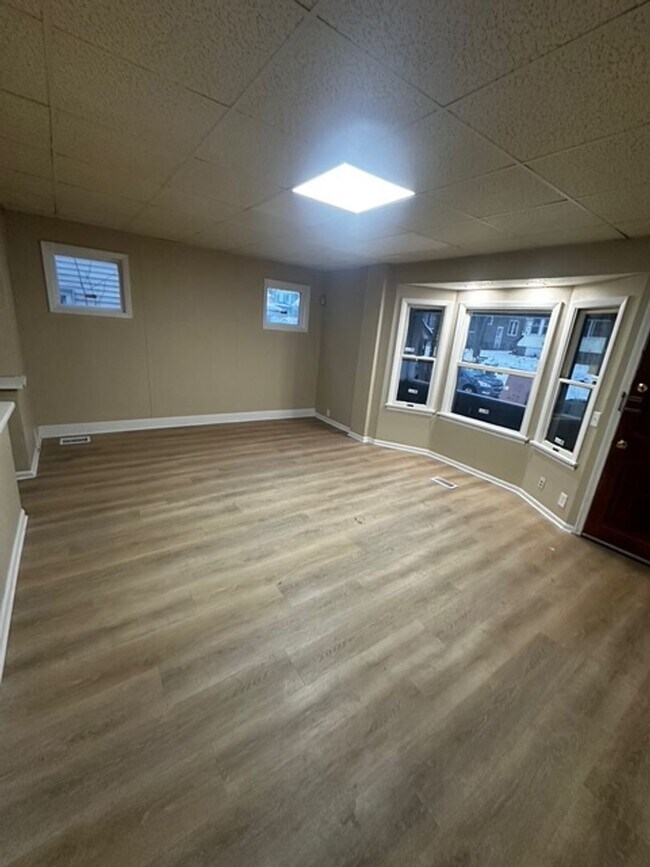 Building Photo - 80 Rand St