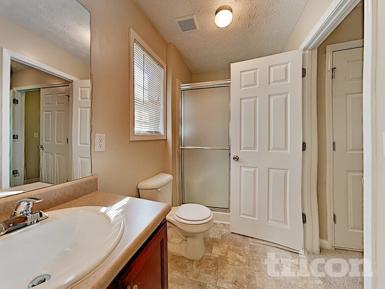 Building Photo - 1416 Meadow Ct