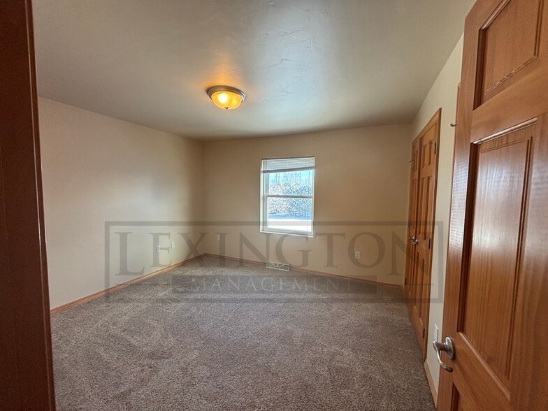 Building Photo - 274 Tony Ln