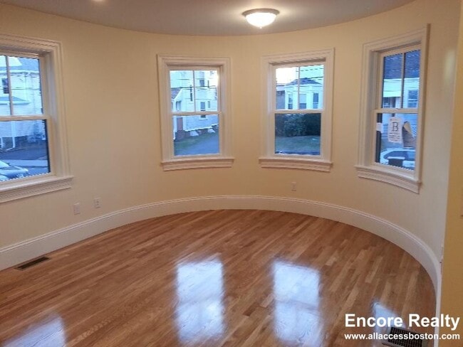 Building Photo - 84 Linden St