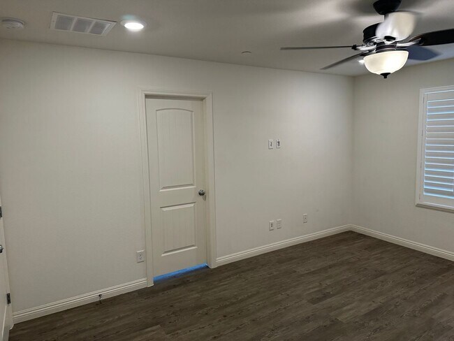 Building Photo - 2983 Duverney Ave