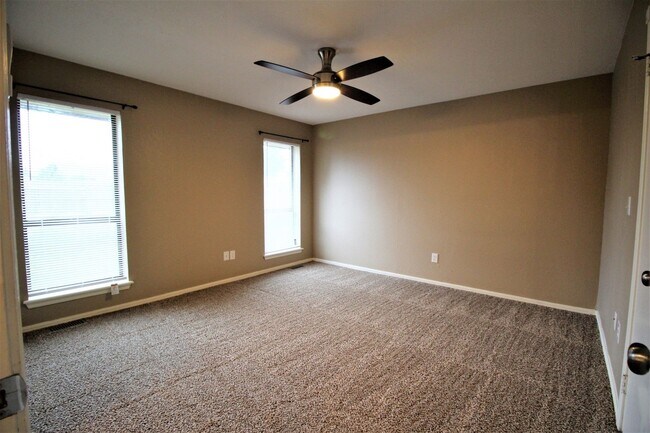 Building Photo - 1315 W Gemini Rd
