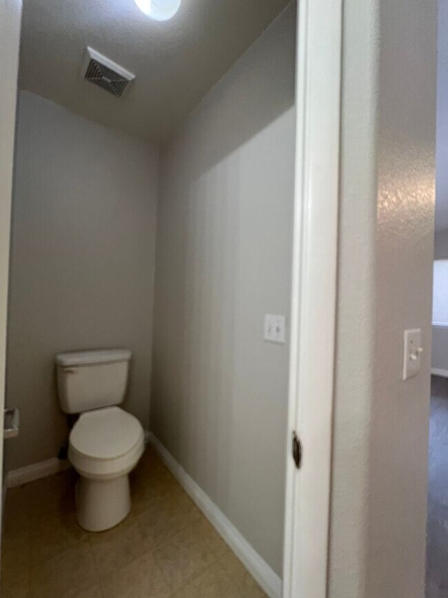 Building Photo - 2708 Ganzo St
