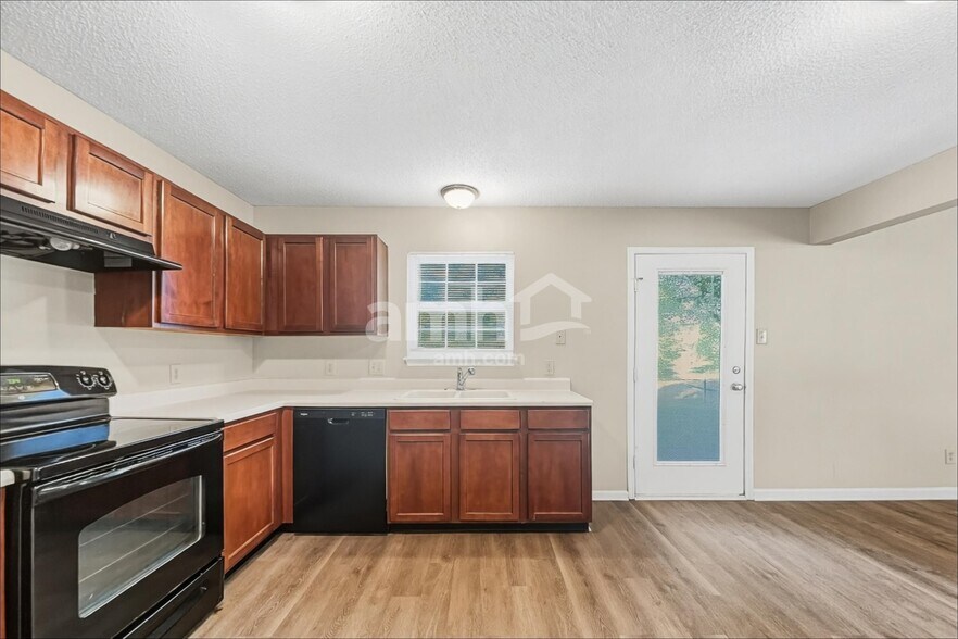 Building Photo - 6711 Earlswood Dr