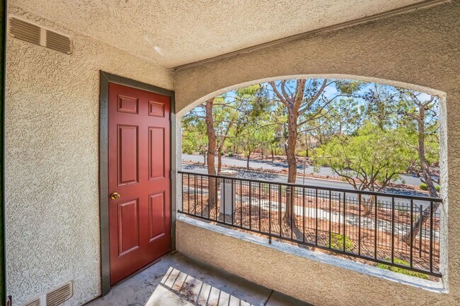 Building Photo - Gorgeous 3 Bedroom Seven Hills Condo For L...