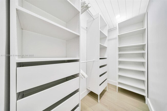 Building Photo - 129 Nautilus Dr