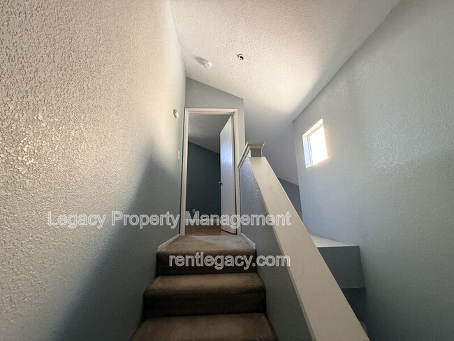 Building Photo - 1019 Dornajo Way