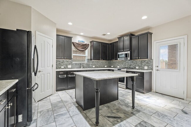 Building Photo - 6605 Fallen Breeze Ln