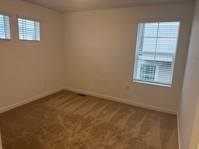 Building Photo - 537 Nightsky St
