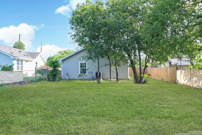 Building Photo - 1638 Peck Ave