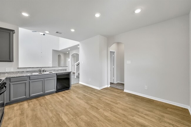 Building Photo - 16609 Merry Pines Dr