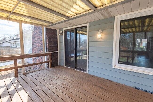 Building Photo - 3 Bed 2.5 Bath Springfield, MO