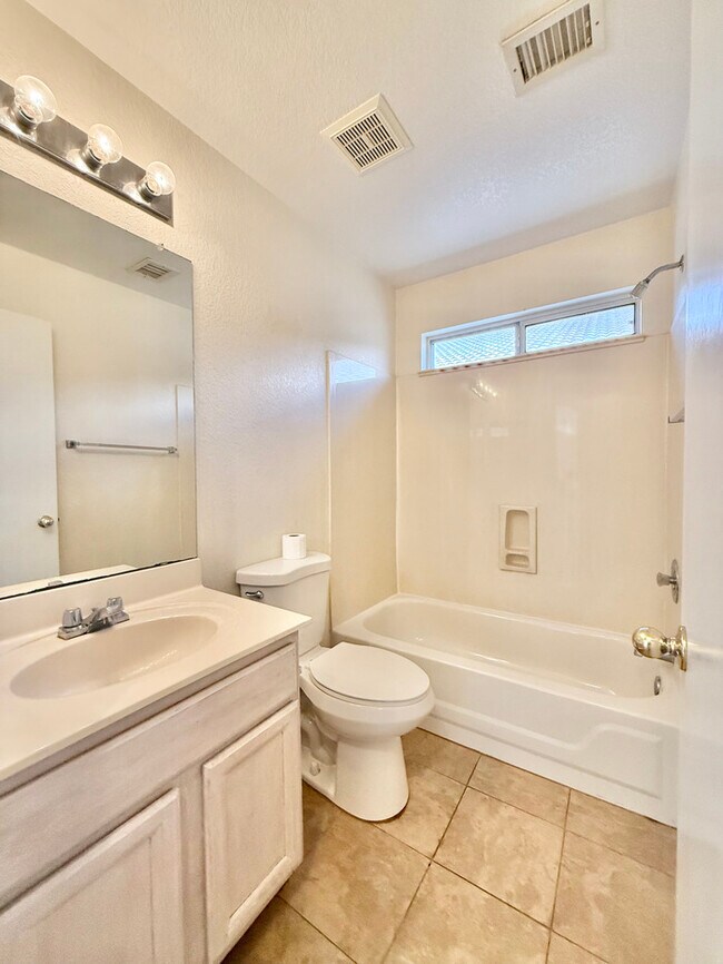 Building Photo - 2316 E Kelton Ln