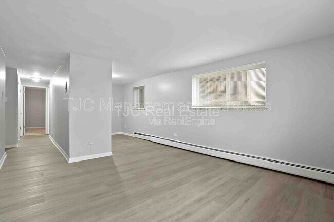 Building Photo - 42 N Pearl St