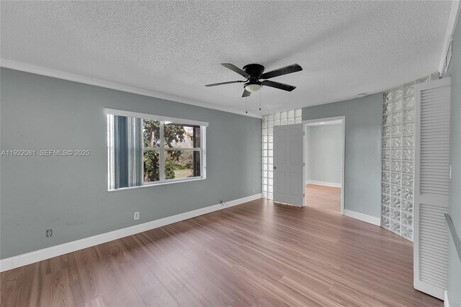 Building Photo - 6101 N Falls Cir Dr