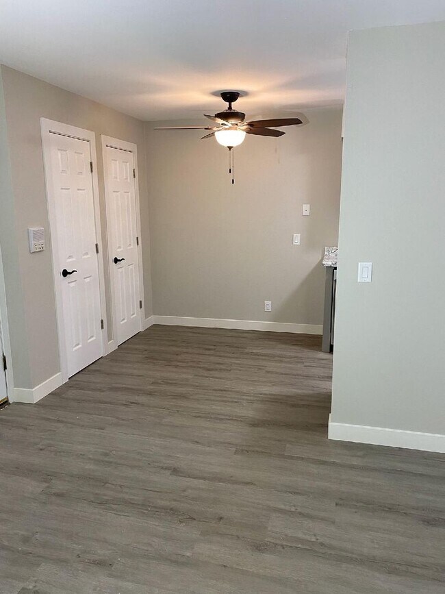 Building Photo - Newly Remodeled 2-Bedroom Apartment in Ore...