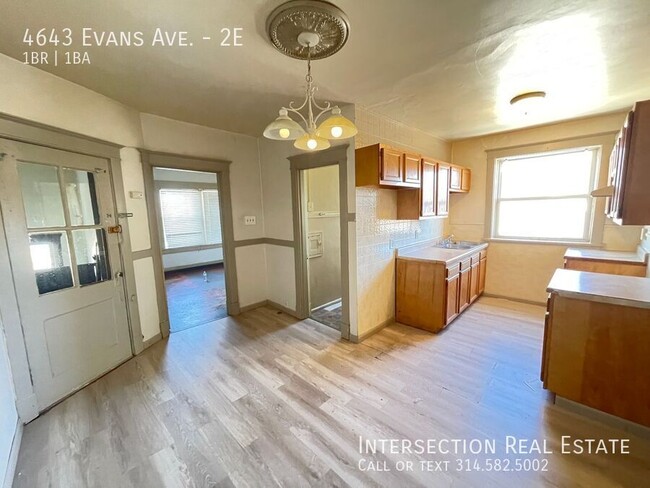 Building Photo - 4643 Evans Ave