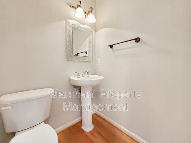 Building Photo - 15 Silverthorn Ct