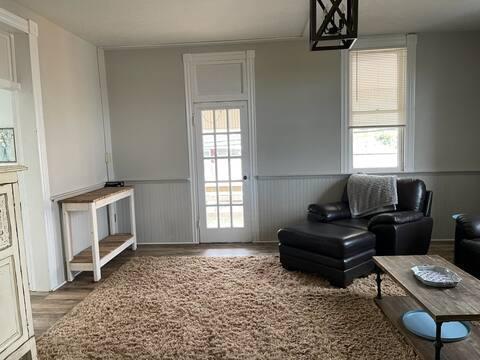 Building Photo - 302 W Potomac St