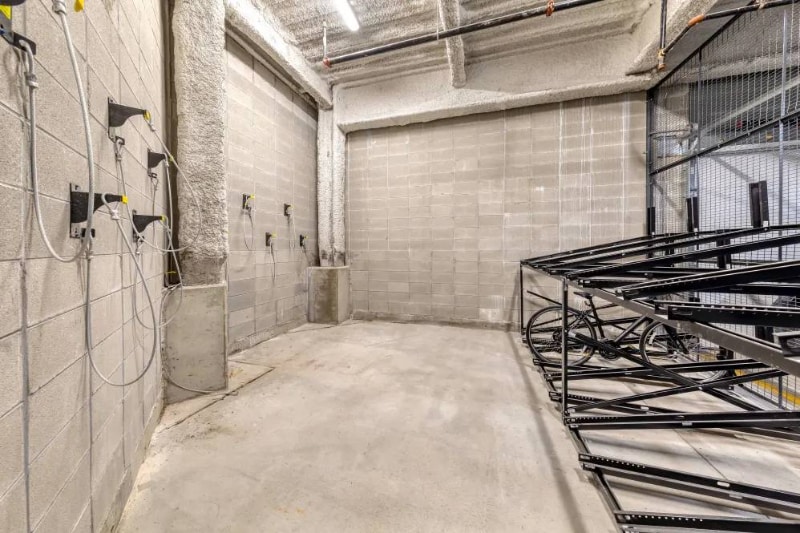 Building Photo - 2360 N California Ave