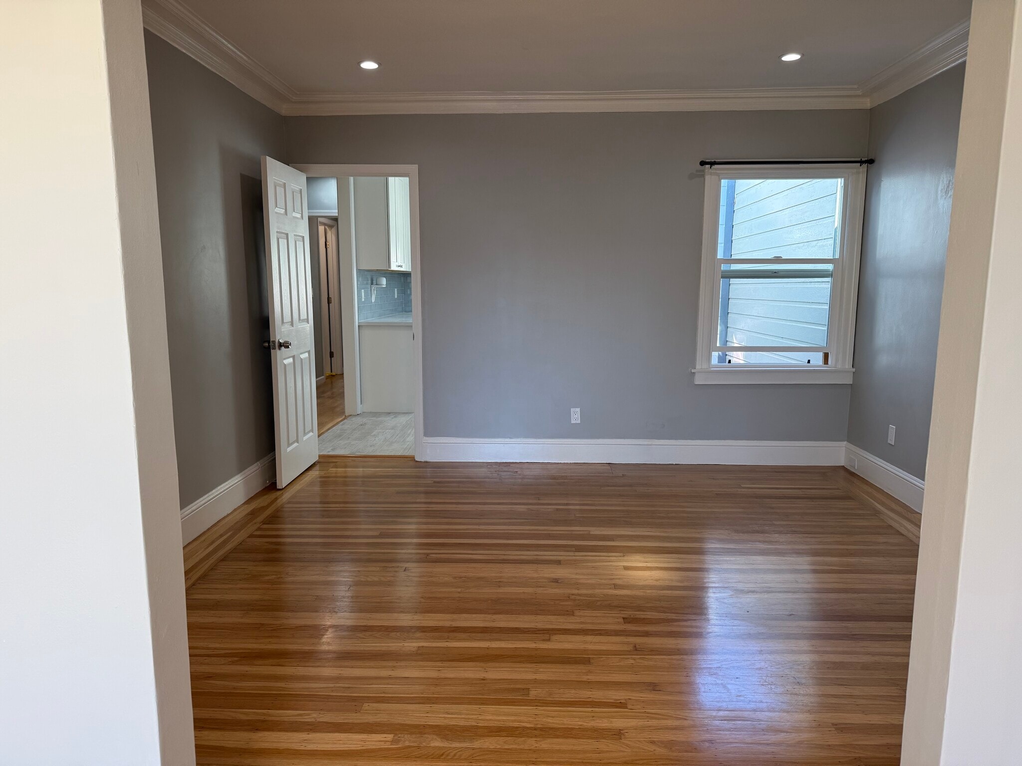 Building Photo - 806 42nd Ave