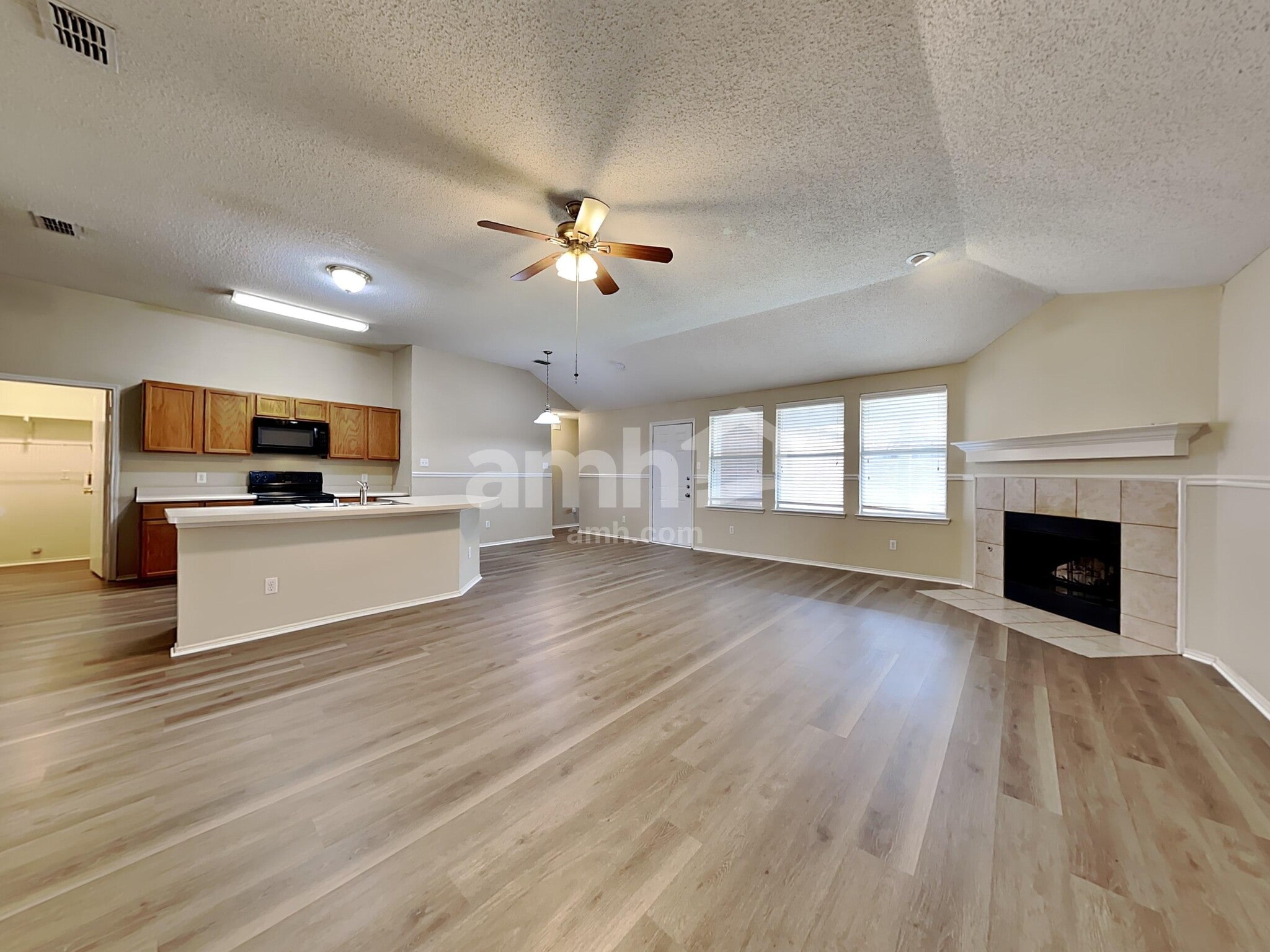 Building Photo - 517 Pinto Ln