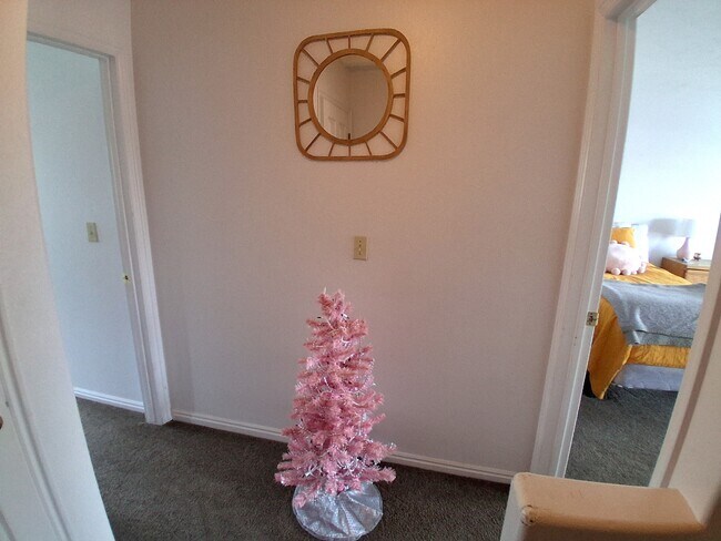 Building Photo - 588 N 500 E