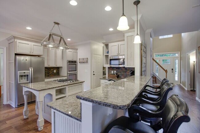 Building Photo - Pristine 5 Bed Fenced Franklin Home!