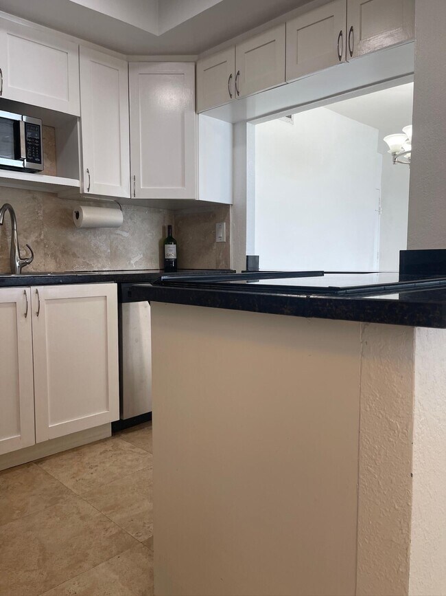 Building Photo - 2451 Brickell Ave